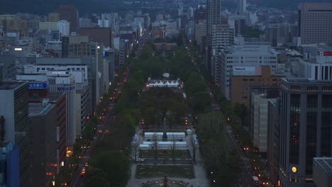 Abendansicht-Mit-Blick-Auf-Den-Odori-Park-Vom-Fernsehturm-Sapporo