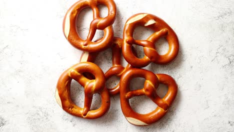 Assortment-of-fresh-baked-brown-salty-pretzel-bread