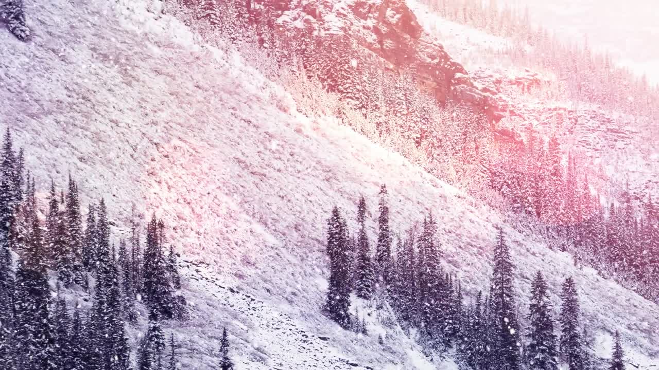 animación digital de puntos de luz contra la nieve que cae en el paisaje de invierno con árboles y montaña