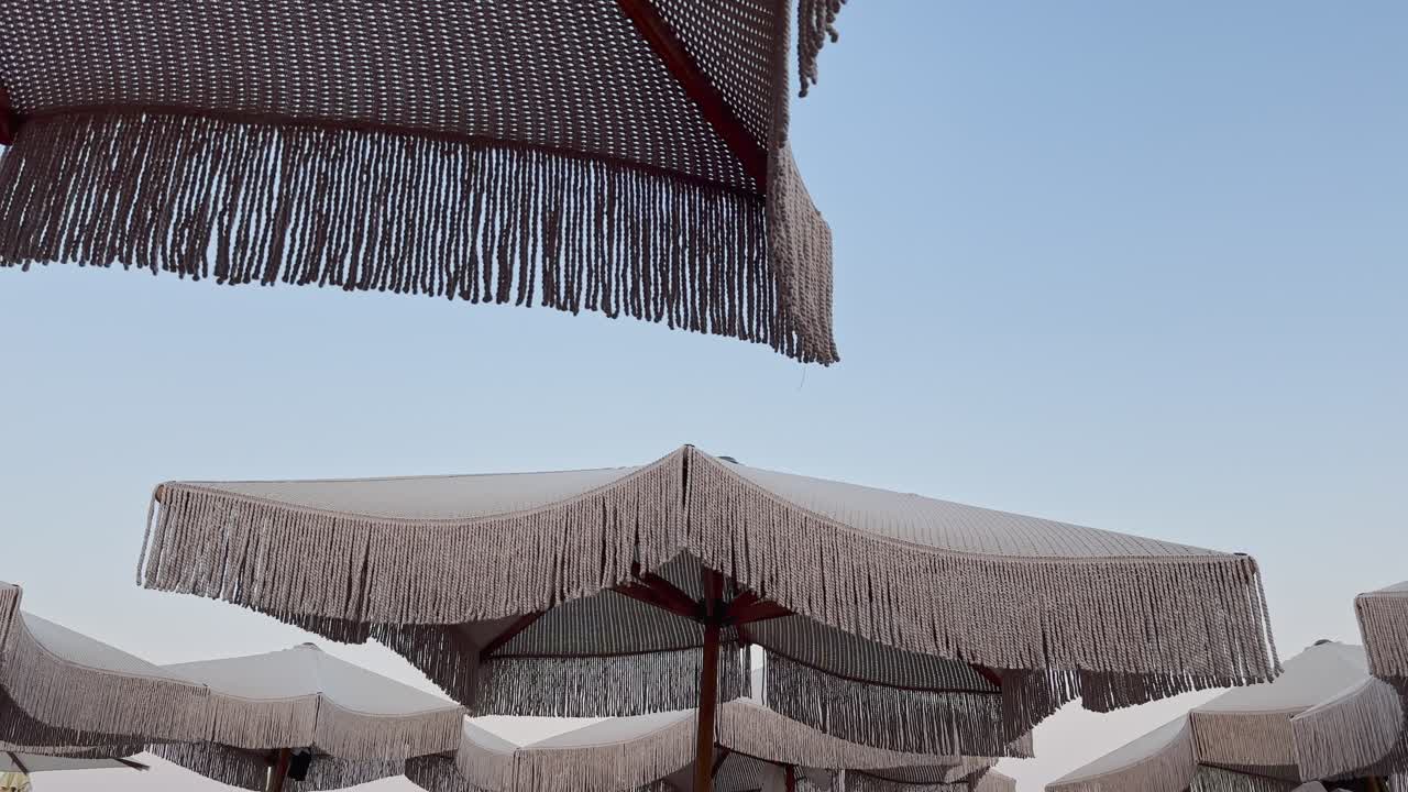 그리스 할키디키 반도의 청정 파란 발 해변