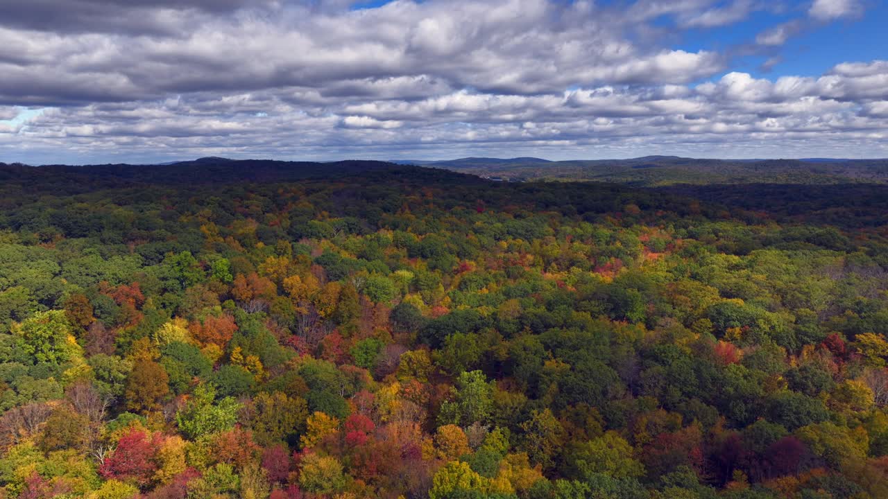 아름다운 날 에 뉴욕 주 푸트넘 카운티 의 산 들 의 공중 전망