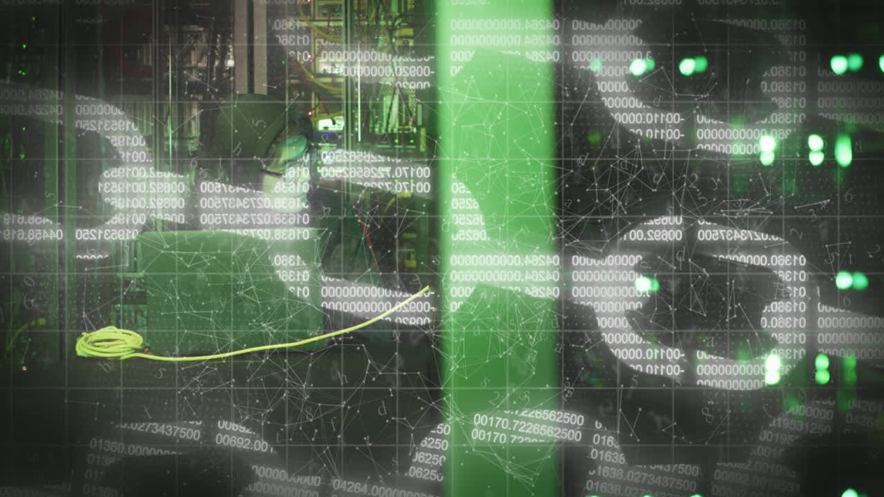 서버  ⁇ 에서 아시아 남성 해커에 대한 데이터 처리 애니메이션