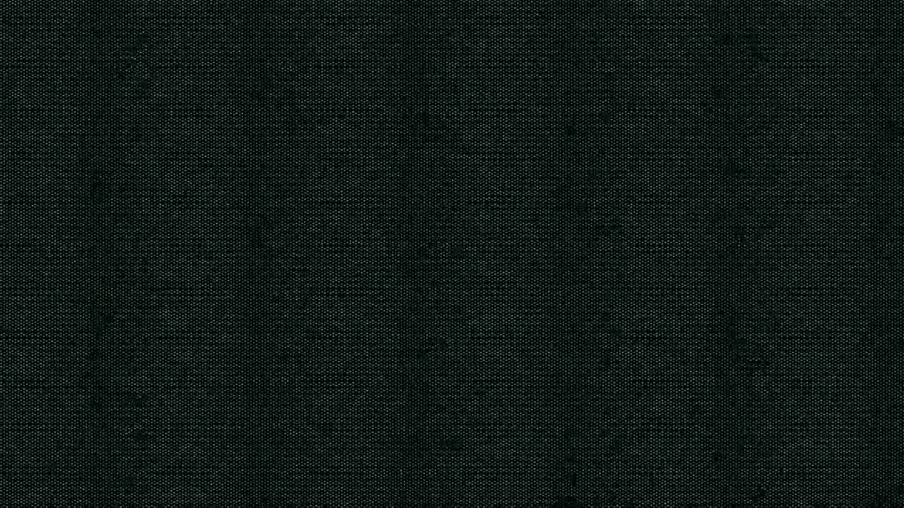 Detailní textura tmavě šedé tkané látky.