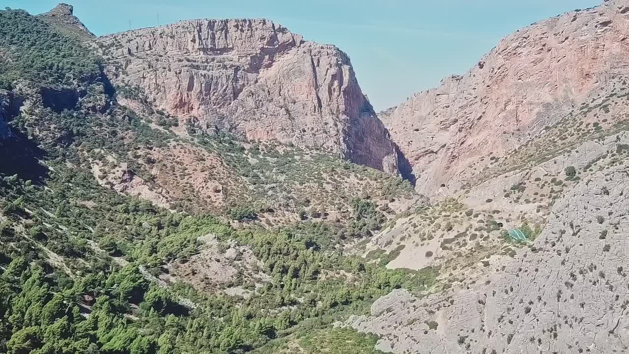 Esplorare le montagne e le valli vicino Malaga, in Spagna