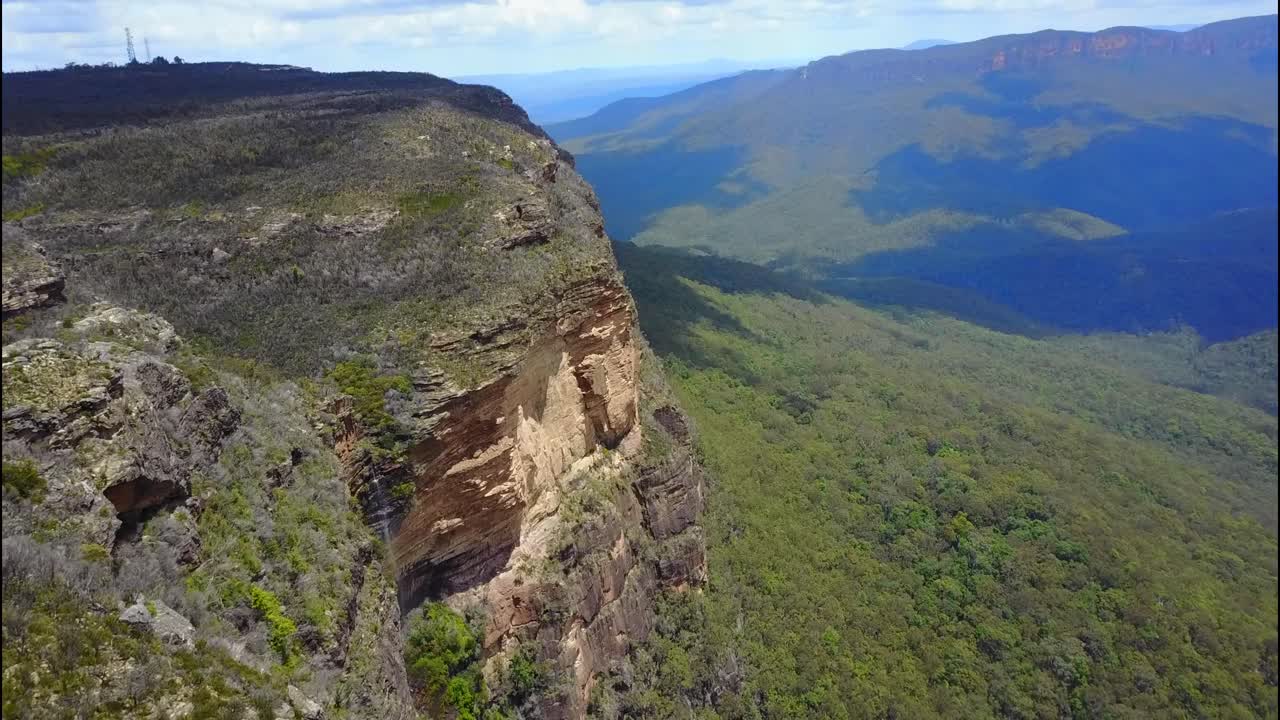 블루마운틴 국립공원 -- 시드니 날씨가 좋으면 300km 정도 멀리 볼 수 있음