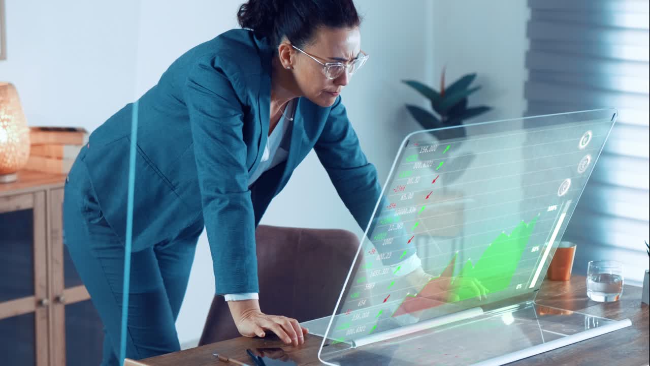 comerciante femenina que trabaja en un panel 3d transparente que muestra gráficos y datos de acciones.comercio en el concepto de mercado de valores