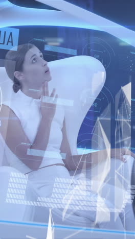animación del procesamiento de datos sobre una mujer en un coche autónomo