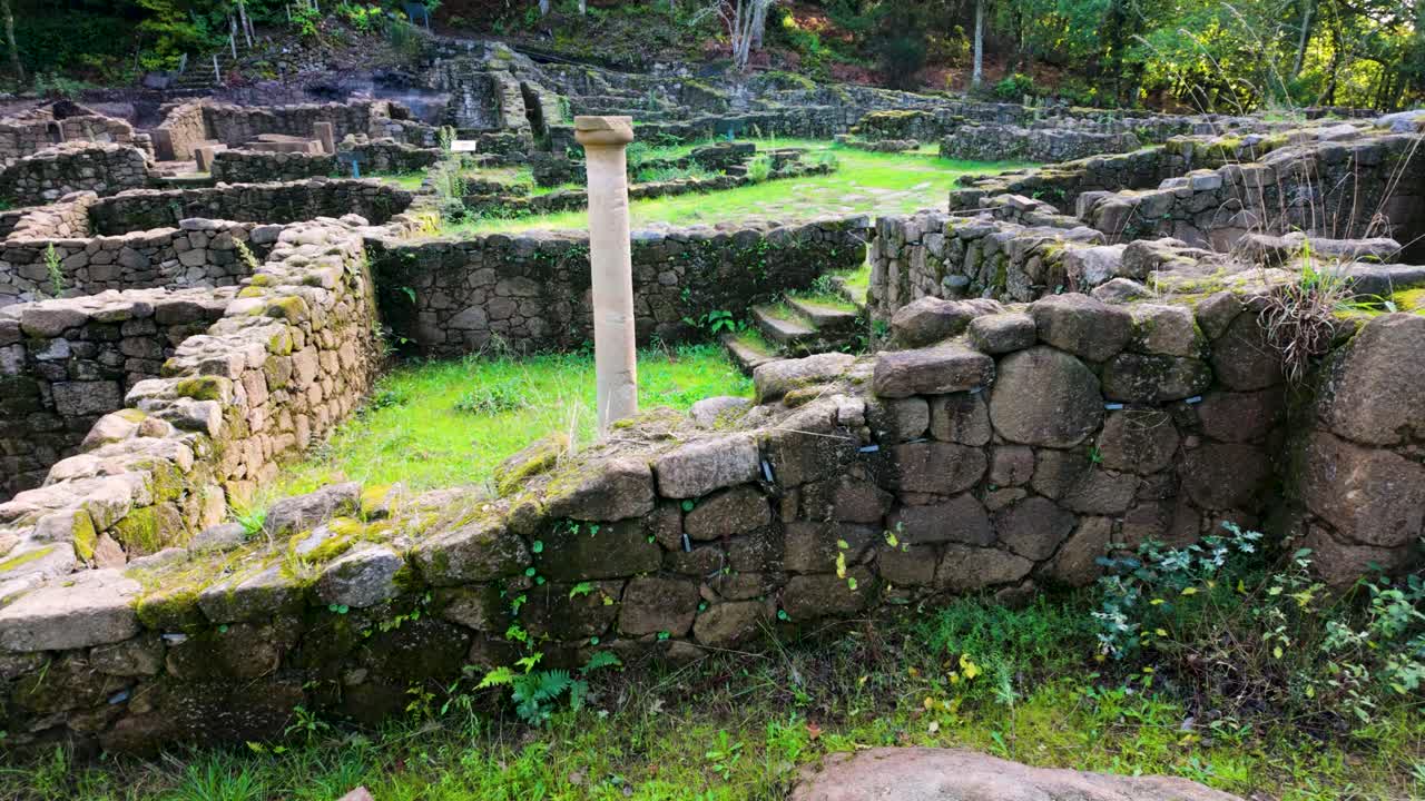 Close-up view of stone ruins and greenery at Castro Cibdá de Armeá, Ourense, Galicia, Spain
