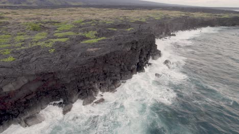 Impresionante-Vista-Aérea-De-La-Costa-De-Lava-De-La-Gran-Isla-De-Hawaii