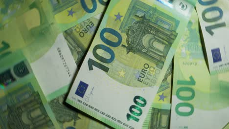 stapel van 100 eurobankbiljetten