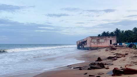 Casa-Abandonada-En-La-Playa