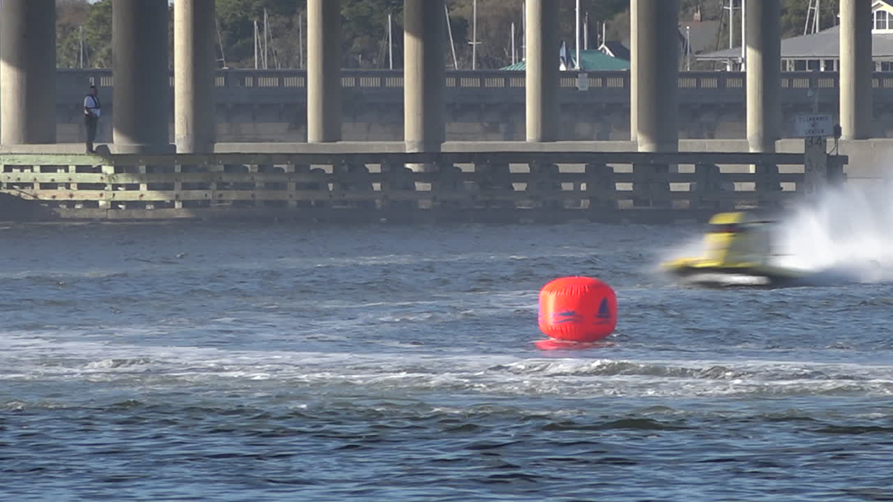 플로리다 코스에서 포뮬러 원 파워보트 경주