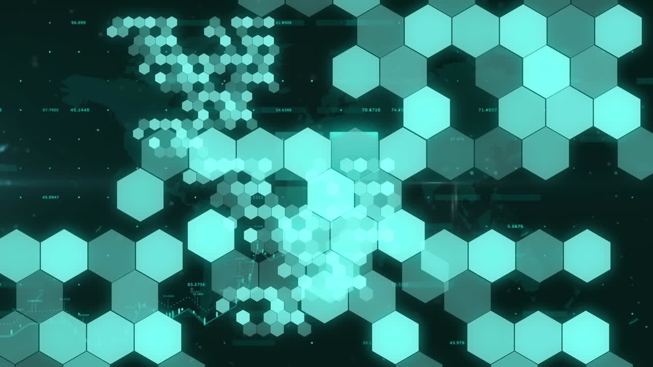 animación de hexágonos brillantes sobre el procesamiento de datos con mapa del mundo en fondo negro.