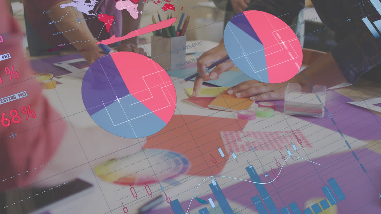 animación del procesamiento de datos estadísticos en un equipo de diversos colegas que discuten en la oficina