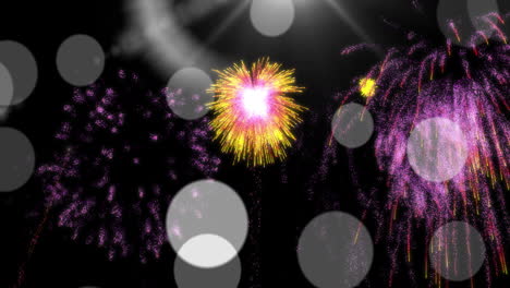 animación de coloridos fuegos artificiales de navidad y año nuevo que explotan en el cielo nocturno con luces bokeh