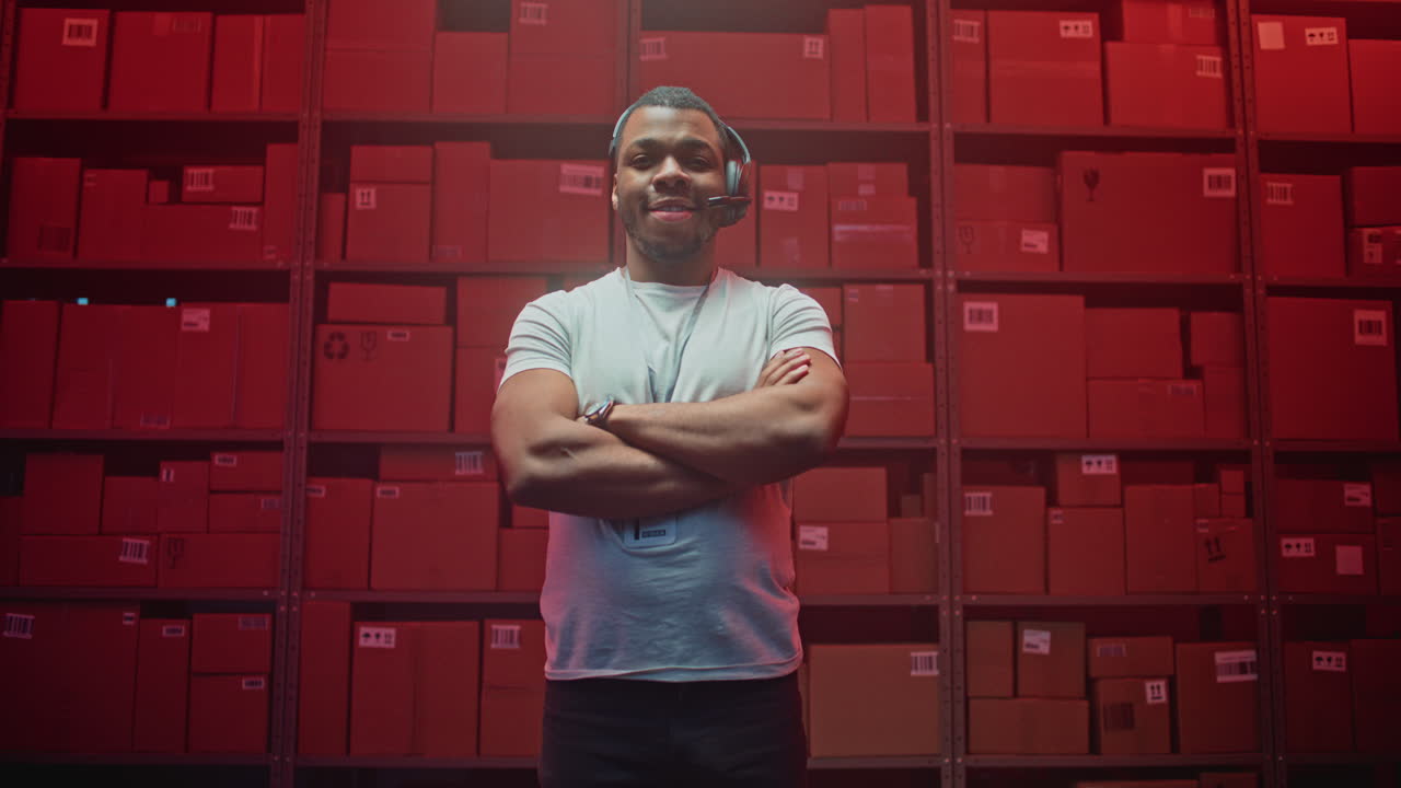 portret van een magazijnwerker