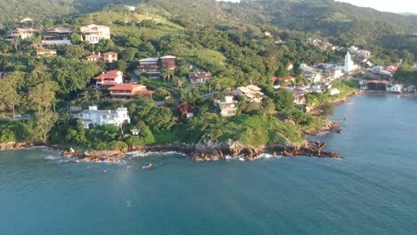 Vista-De-La-Costa-Brasileña,-En-Santa-Catarina,-Brasil