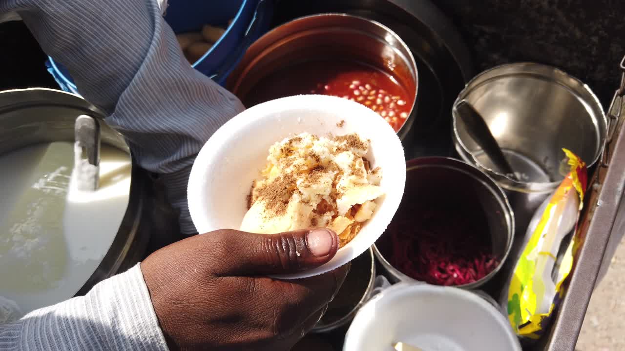 인도 아대륙에서 인기 있고 유명한 거리 음식