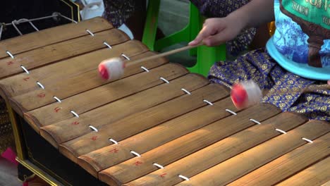 4k playing thai musical instruments