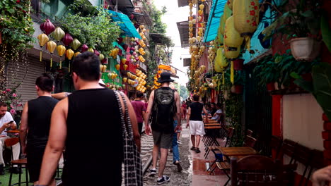 tourists, visitors, residents, cafe businesses, famous city landmark