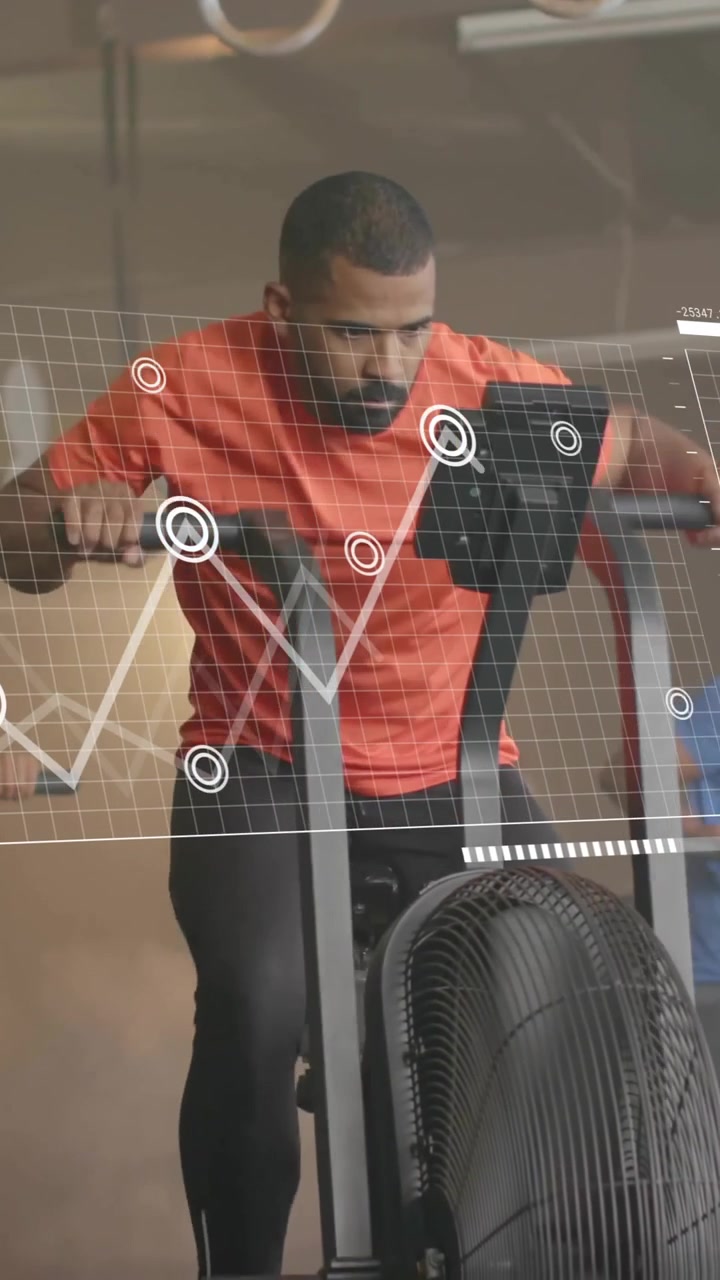 Animación de procesamiento de datos financieros sobre personas diversas usando bicicletas elípticas en un gimnasio