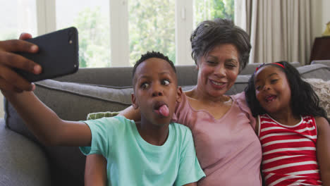 Grandmother-and-grandchild-taking-a-selfie-at-home