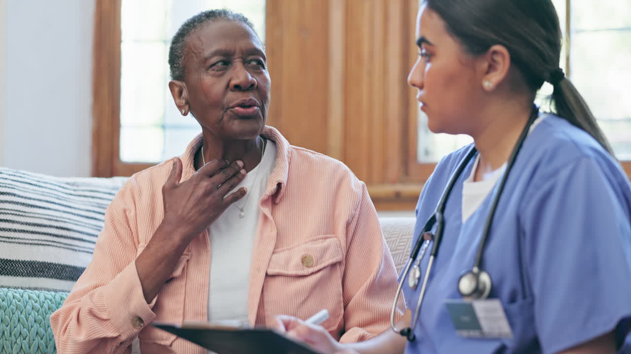 consulta, atención médica y enfermera con el paciente