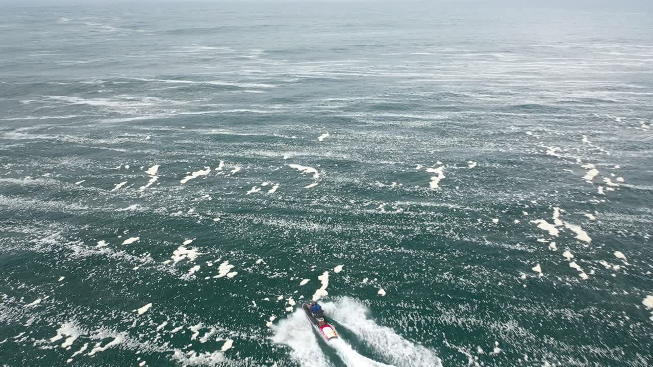 제트 스키로 서핑 구조, 칠레의 타 데 로보스에서 큰 파도를 서핑하기 위해