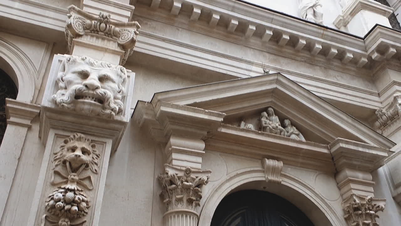 -venice_church_façade_pan_up_ltor_v2 프레임 속도: 30-1