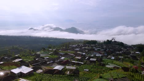 vista del país por encima de las nubes