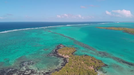 toma de drone del océano verde azulado