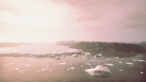 Icebergs-in-Lake-below-Mountain-and-Glacier