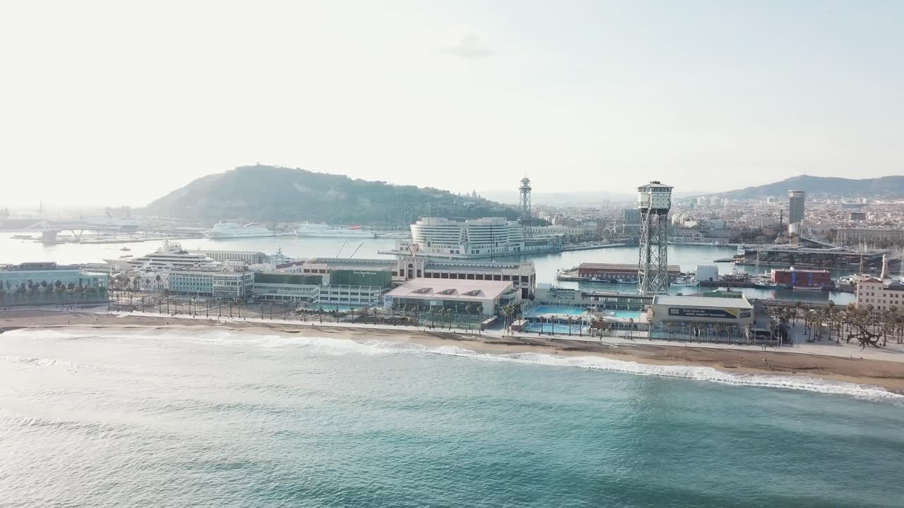 바르셀로나 시내 풍경과 해변