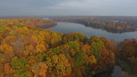 Colores-De-Otoño-Río-Aéreo-Empujar-Zumbido-Aéreo