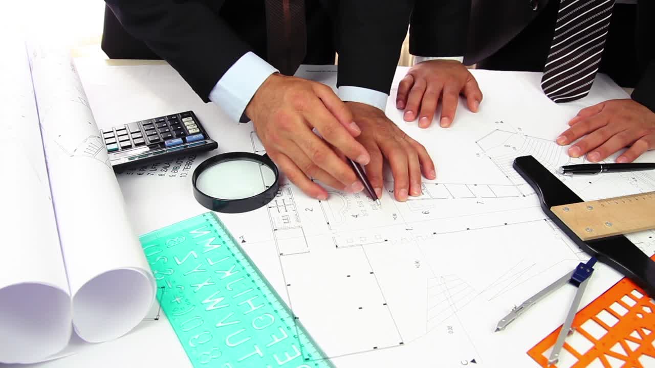 proyecto 1 de control de las manos de un hombre de cerca