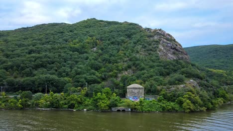 aerial-drone-video-footage-of-Breakneck-Ridge-mountain-in-New-York's-Hudson-Valley