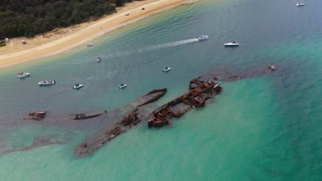 Tour-boats-visiting-shipwrecks-off-Moreton-Island-Australia,-aerial-view