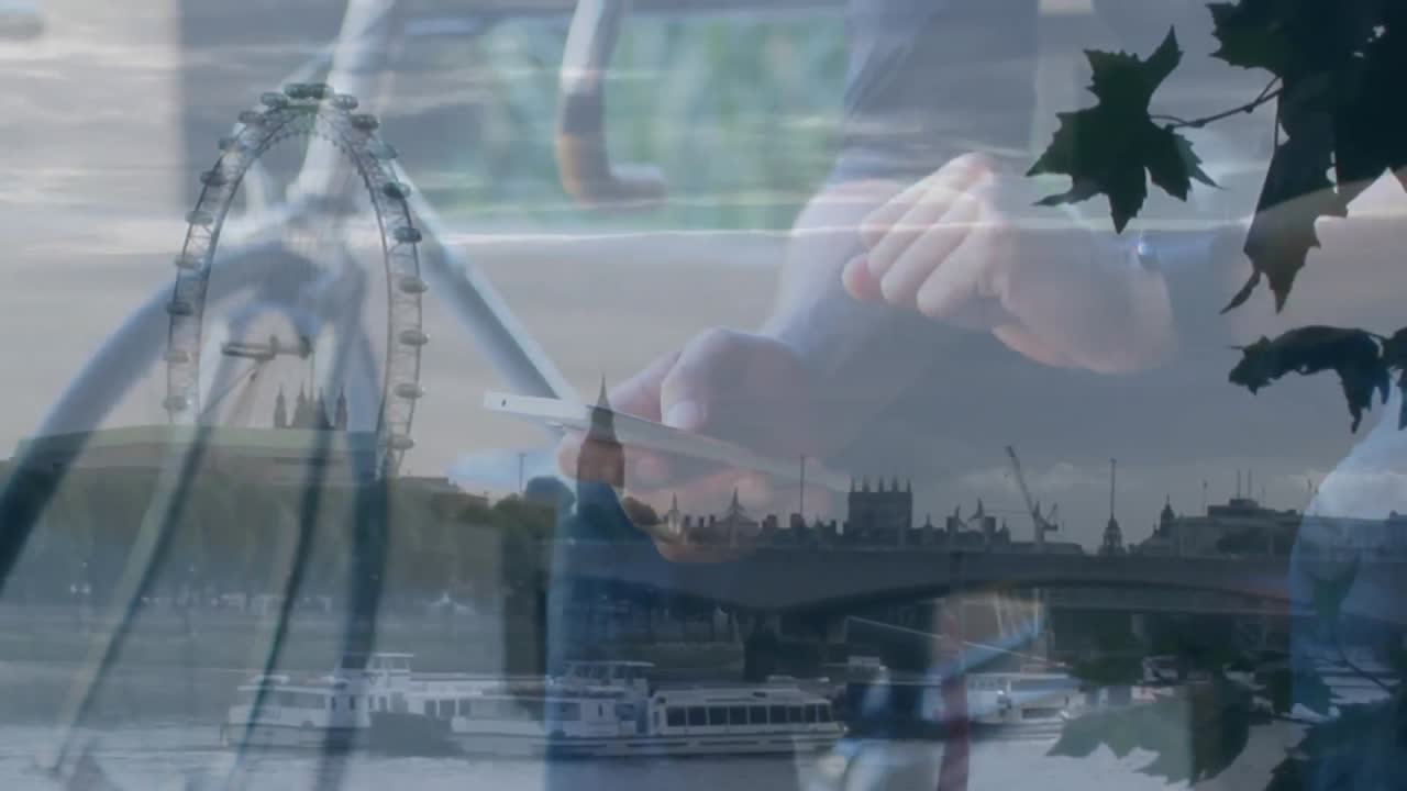 mujer usando el teléfono inteligente y el paisaje urbano