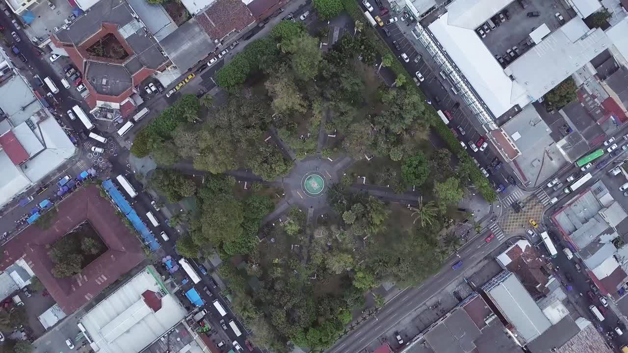 엘살바도르 산타 테클라에 있는 산 마르틴 공원과 그 주변의 하향식 전망 - 공중 궤도