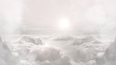 el sol brillante estaba entre las espesas nubes blancas