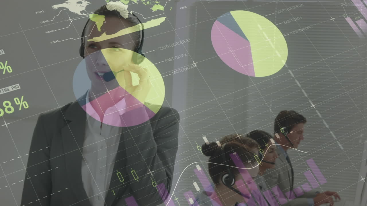 animación del procesamiento de datos financieros sobre personas de negocios que usan auriculares trabajando en la oficina