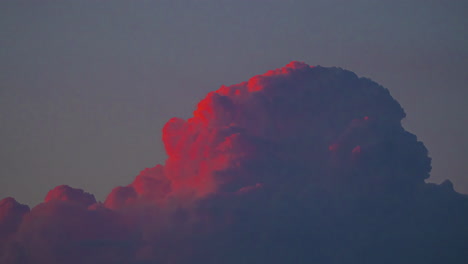 solo nubes cumulus en el atardecer - capa de fondo del paisaje nublado de lapso de tiempo