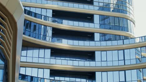 exterior de un edificio de arquitectura moderna