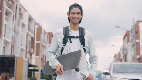 joven con patineta