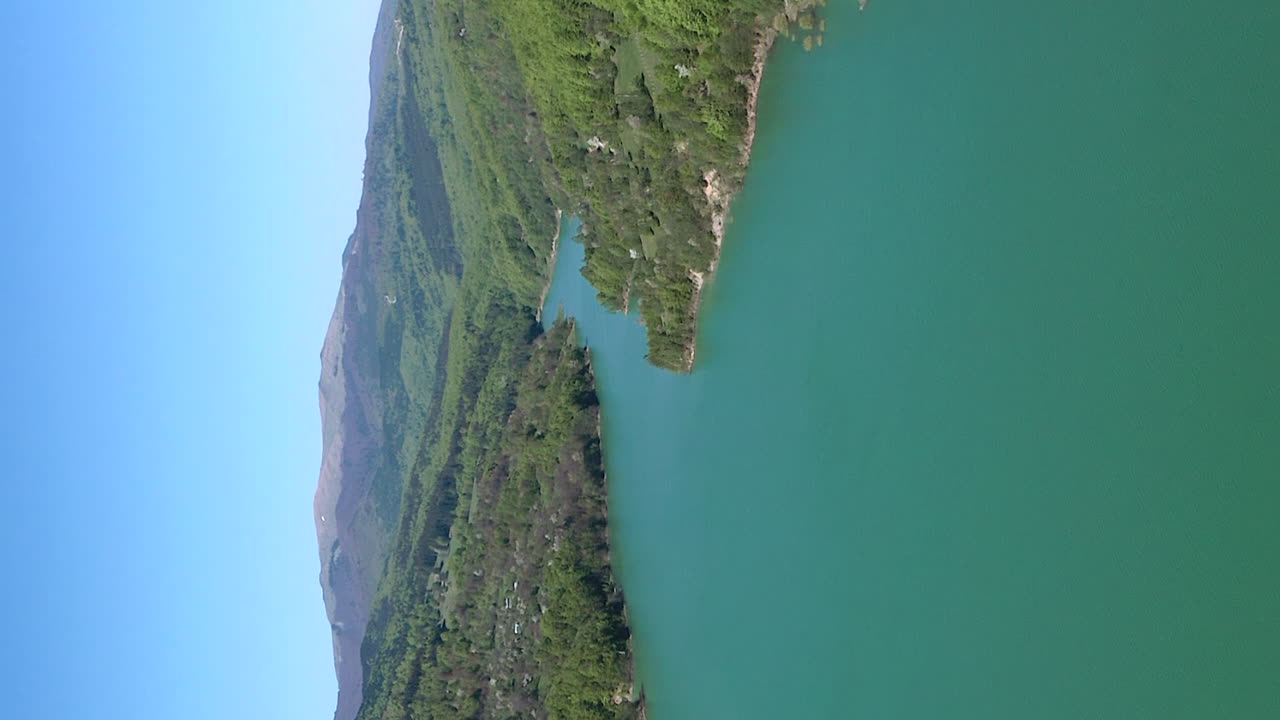 maneciu 댐, 루마니아에 의해 형성된 호수 위의 공중 시차