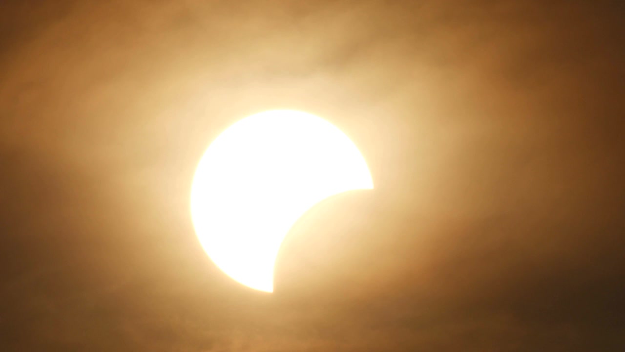 partly solar eclipse when sun rise