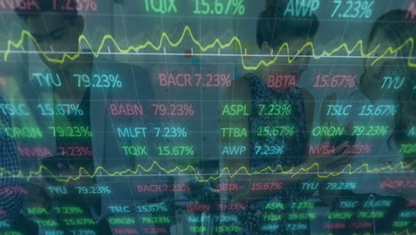 animación del mercado de valores sobre diversas personas de negocios en la oficina