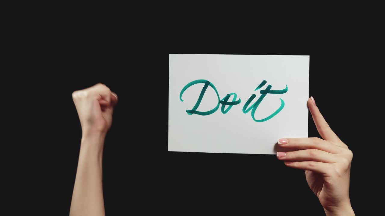 ¿lo haces? la motivación de la vida es agitar el puño, el gesto de la mano.