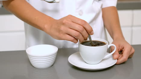 Hand-Rühren-Tasse-Kaffee