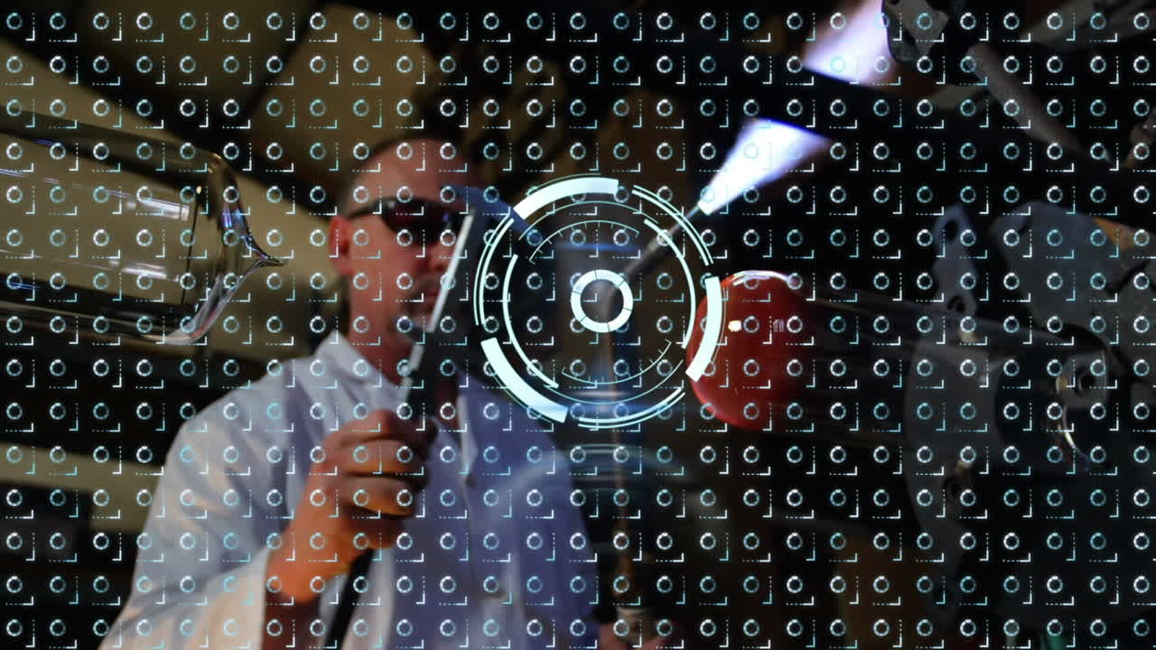 animación de círculos en movimiento sobre científico masculino caucásico trabajando en el laboratorio